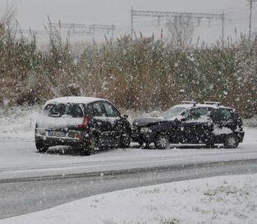Cinque scatti dei disagi provocati tra Rosignano e Cecina dalle neve 