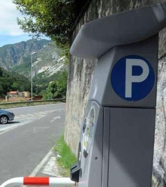 Un parchimetro per la sosta a pagamento 