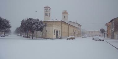 Unimmagine suggestiva di Marina coperta dalla neve 
