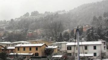 <strong>SERAVEZZA.</strong> Il ponte sul Versilia imbiancato