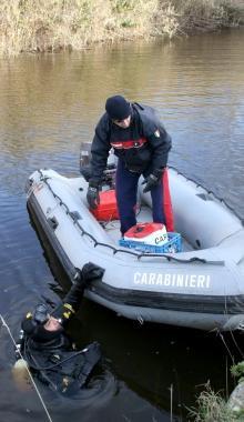 <strong>STOP ALLE RICERCHE.</strong> Ieri interrotte le ricerche sul lago di Massaciuccoli a causa della neve