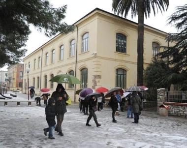 Scuole chiuse a Rosignano e in collina lezioni ok a Cecina, Castagneto e Bibbona