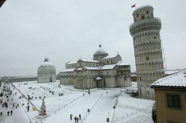 La neve mette la città in ginocchio