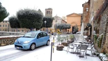 Neve e ghiaccio mettono in ginocchio la Val di Cornia