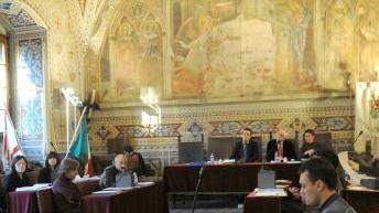 Una seduta del consiglio comunale