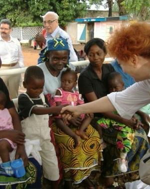 Il coro Sei Rose per l'Africa