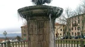 <b>GHIACCIO. </b>Una fontana a Castel del Piano