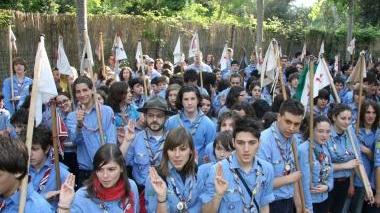 Giovani scout in divisa (archivio)