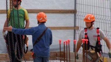 «Natale nero per l'edilizia». Ma arriva l'aumento: 35 euro al mese