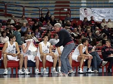 Coach Angelucci d&agrave; la carica ai suoi giocatori    