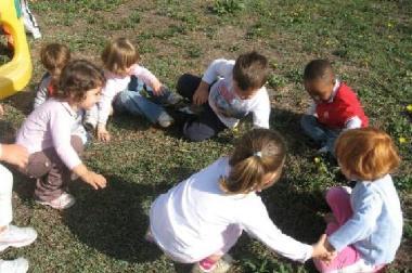 Bambini in un asilo nido  