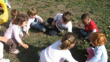 Bambini in un asilo nido