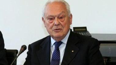 Giovanni Cattani, presidente della Fondazione Crl e a fianco la sede dell’istituzione