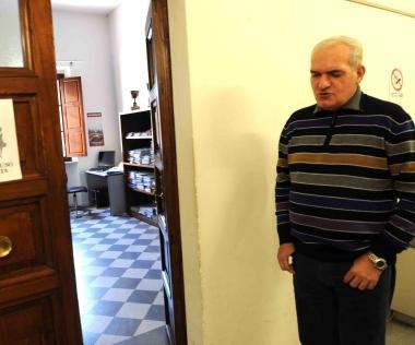 La stanza del tribunale che &egrave; stata adibita a dormitorio provvisorio; Piero Becattini 