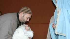 Dei figuranti in un presepe vivente