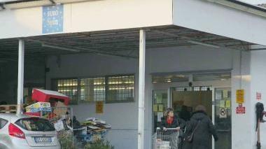L’ingresso dell’Eurospin che è stato rapinato