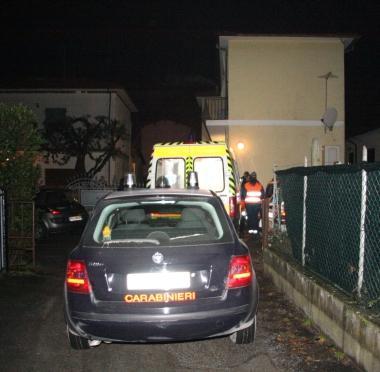 <b>SCENA DA UNA TRAGEDIA.</b> I soccorritori al lavoro nella tarda serata di venerd&igrave; a Pozzi 