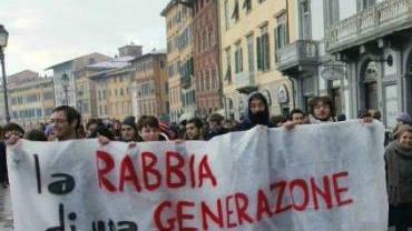 Un momento del corteo studentesco ieri