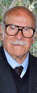 <b>RICONOSCIMENTO </b>Qui sopra a destra, Luigi Fiorentini A sinistra il figlio Sandro riceve la targa dellEns dal presidente regionale Tafi durante la cerimonia a Firenze 