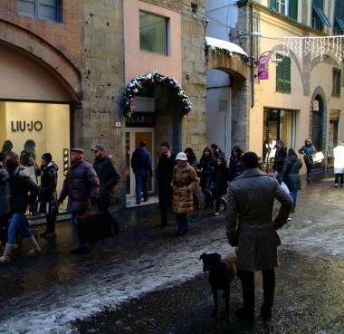 Opere di spaltura e il mercato ambulante a porta S. Jacopo