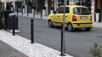 Una fioriera distrutta in via Rinchiosa