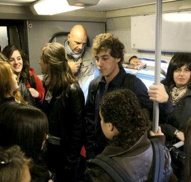 In treno come sardine 