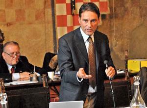 Bacchettate al Comune da destra e sinistra