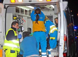 Trovato a terra su un marciapiede con una profonda ferita alla testa