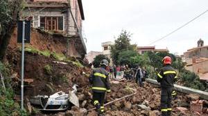 Crolla un muro di contenimento sulla strada per Poggio