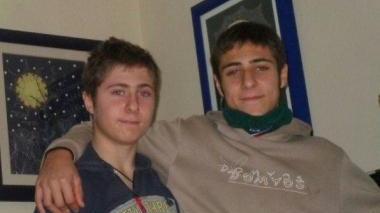 ATTENTI A QUEI DUE! Davide e Matteo compiono 15 anni, auguri da babbo, mamma e Christian.