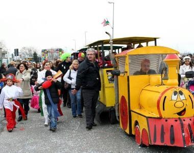 Un momento del carnevale di San Romano in una recente edizione  