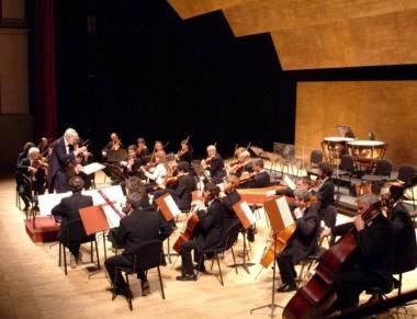 Lorchestra della Toscana durante un concerto 