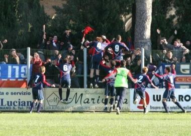 <b>Lultima gioia.</b> La vittoria nel derby a Rosignano lo scorso marzo 