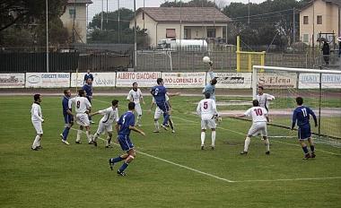 Unazione di gioco del recente derby vinto contro il Forcoli    