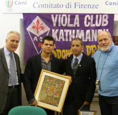 Qui sopra Giovanni Ferrante; in alto un momento della premiazione a Firenze 