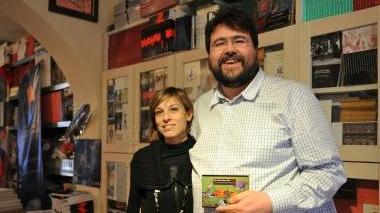 In alto i due bibliografi Walter Scancarello e Federica Depaolis; sopra “Carnevale di sangue”