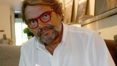 Sopra il fotografo Oliviero Toscani; a sinistra Andrea Ghizzani