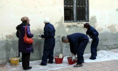 I prof al lavoro durante loccupazione per sistemare la scuola 