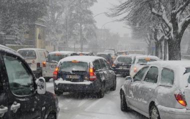 Auto bloccate lungo i viali per il caos-neve (Vip)   