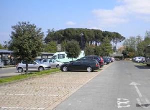 Parcheggi gratis domani e la vigilia per chi fa shopping