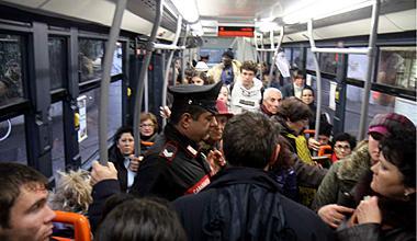 Sul bus senza biglietto danno false generalità, denunciati due diciottenni