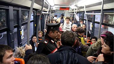 Sul bus senza biglietto danno false generalità, denunciati due diciottenni