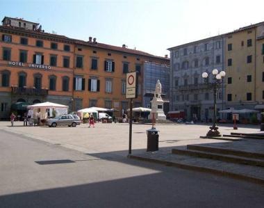 Piazza del Giglio &egrave; nel centro storico 
