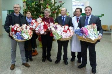 <b>LA CONSEGNA </b>delle Pigotte ieri mattina nel reparto di Pediatria      