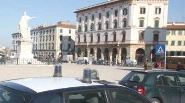 I carabinieri durante un’operazione in piazza della Repubblica (foto archivio)
