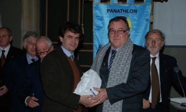 Gino Barattini della Fondazione Crc premia Garlando 