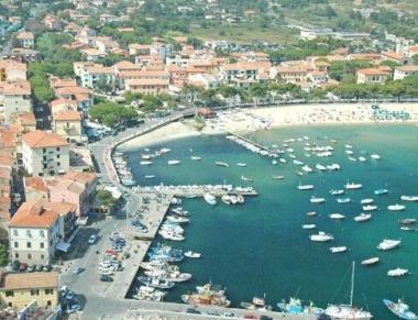 Il porto di Marina di Campo 