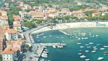Il porto di Marina di Campo