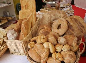 Rivolta dei genitori sulla merenda «No frutta, meglio la schiaccia»