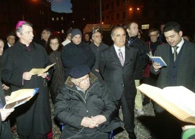 Ablondi fra Giusti e Zarrough davanti alla sinagoga nel 2008